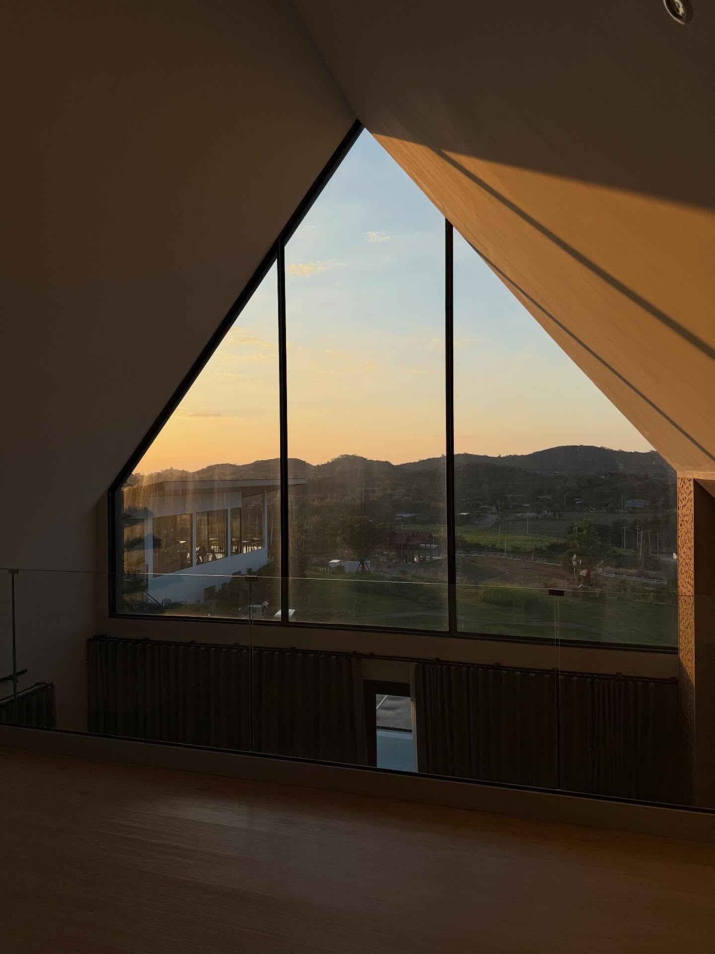 มีนา - ริณา ฉัตรอมรชัย