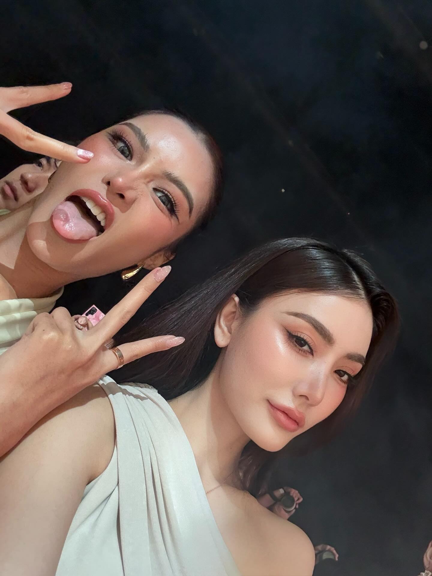 มีนา - ริณา ฉัตรอมรชัย