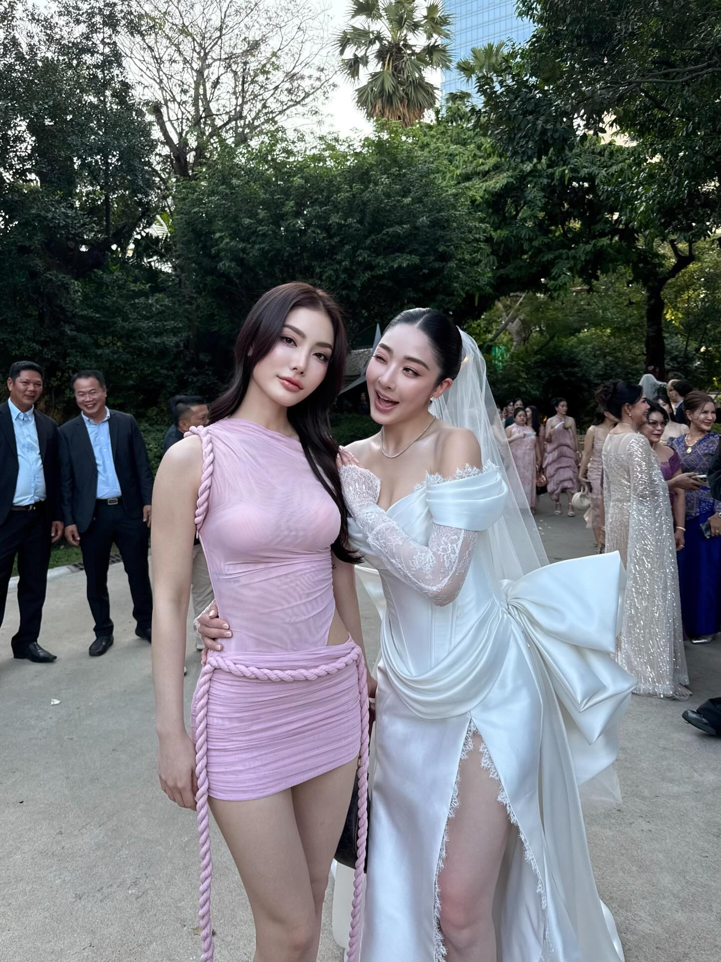 มีนา - ริณา ฉัตรอมรชัย