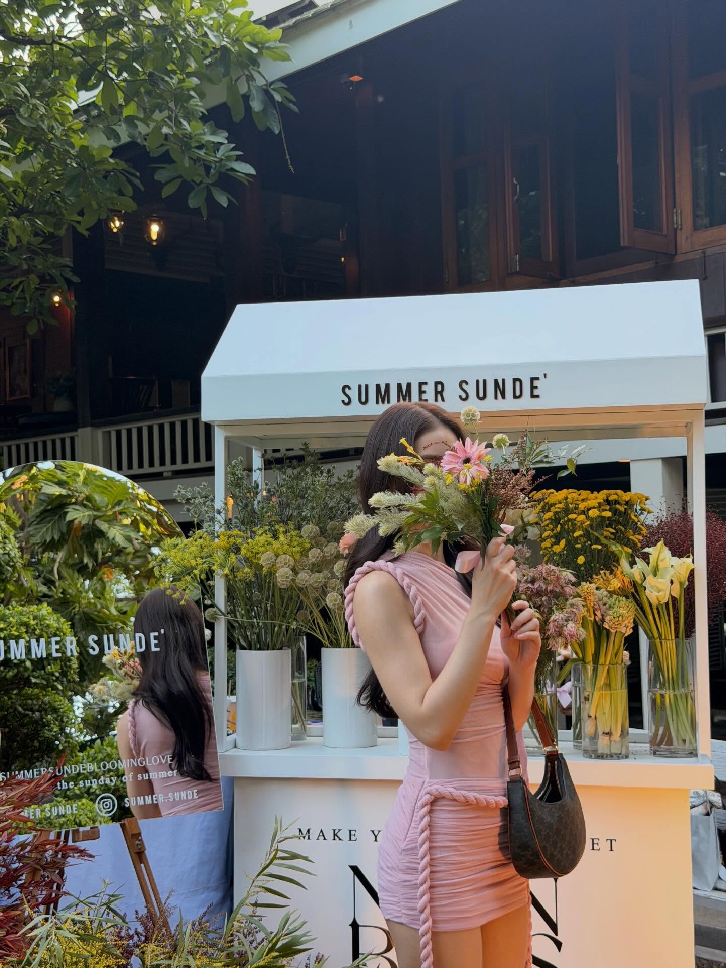 มีนา - ริณา ฉัตรอมรชัย