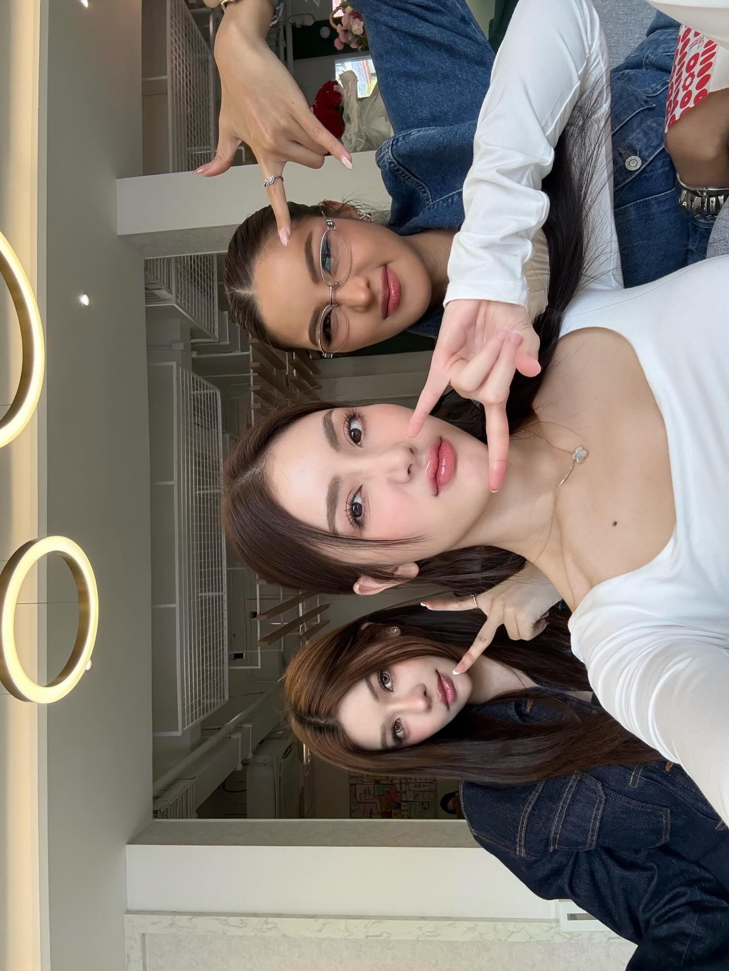 มีนา - ริณา ฉัตรอมรชัย