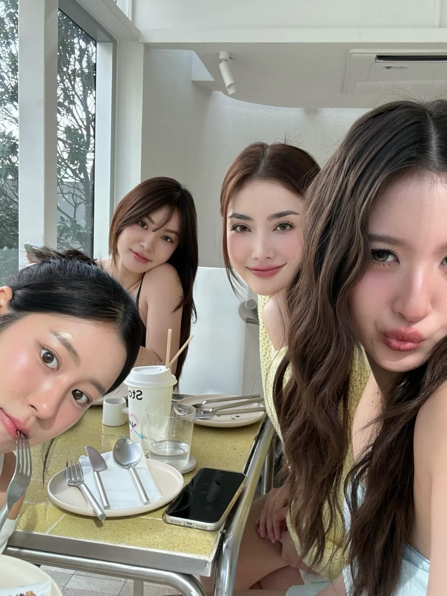 มีนา - ริณา ฉัตรอมรชัย