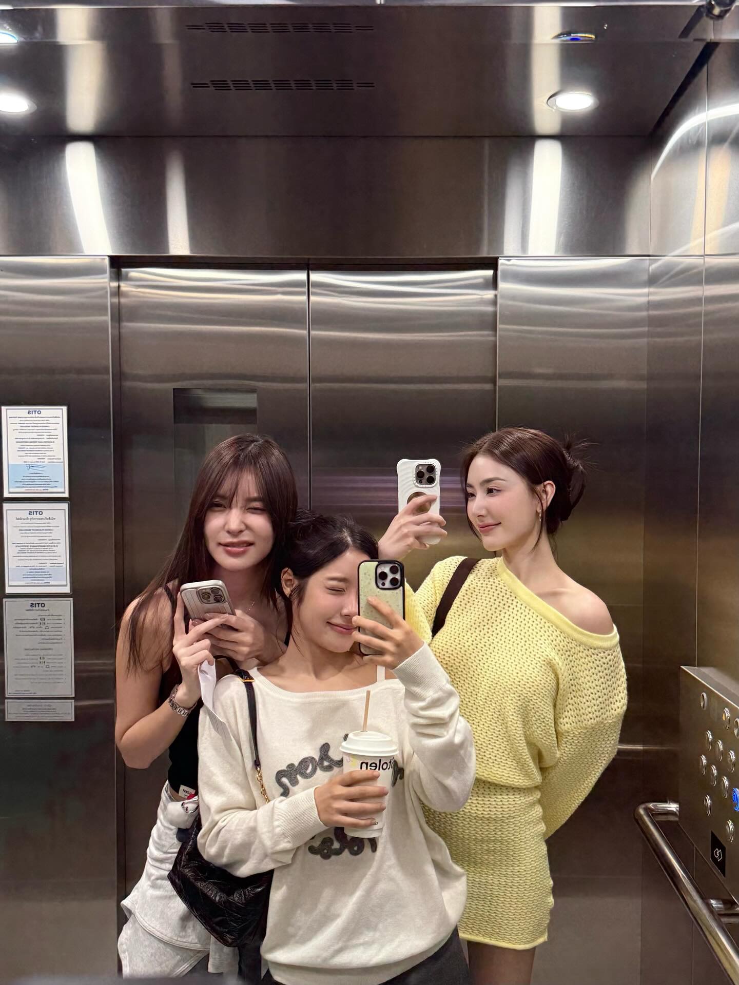 มีนา - ริณา ฉัตรอมรชัย