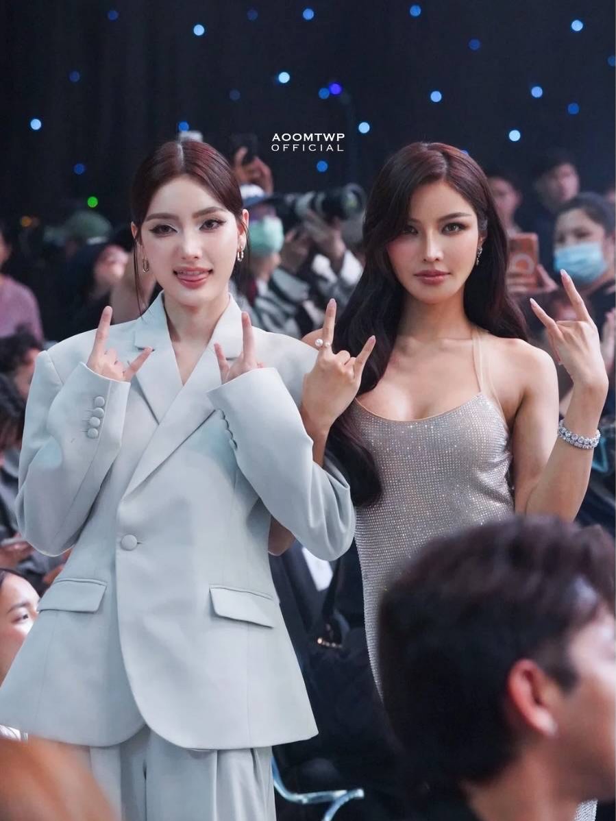 มีนา - ริณา ฉัตรอมรชัย