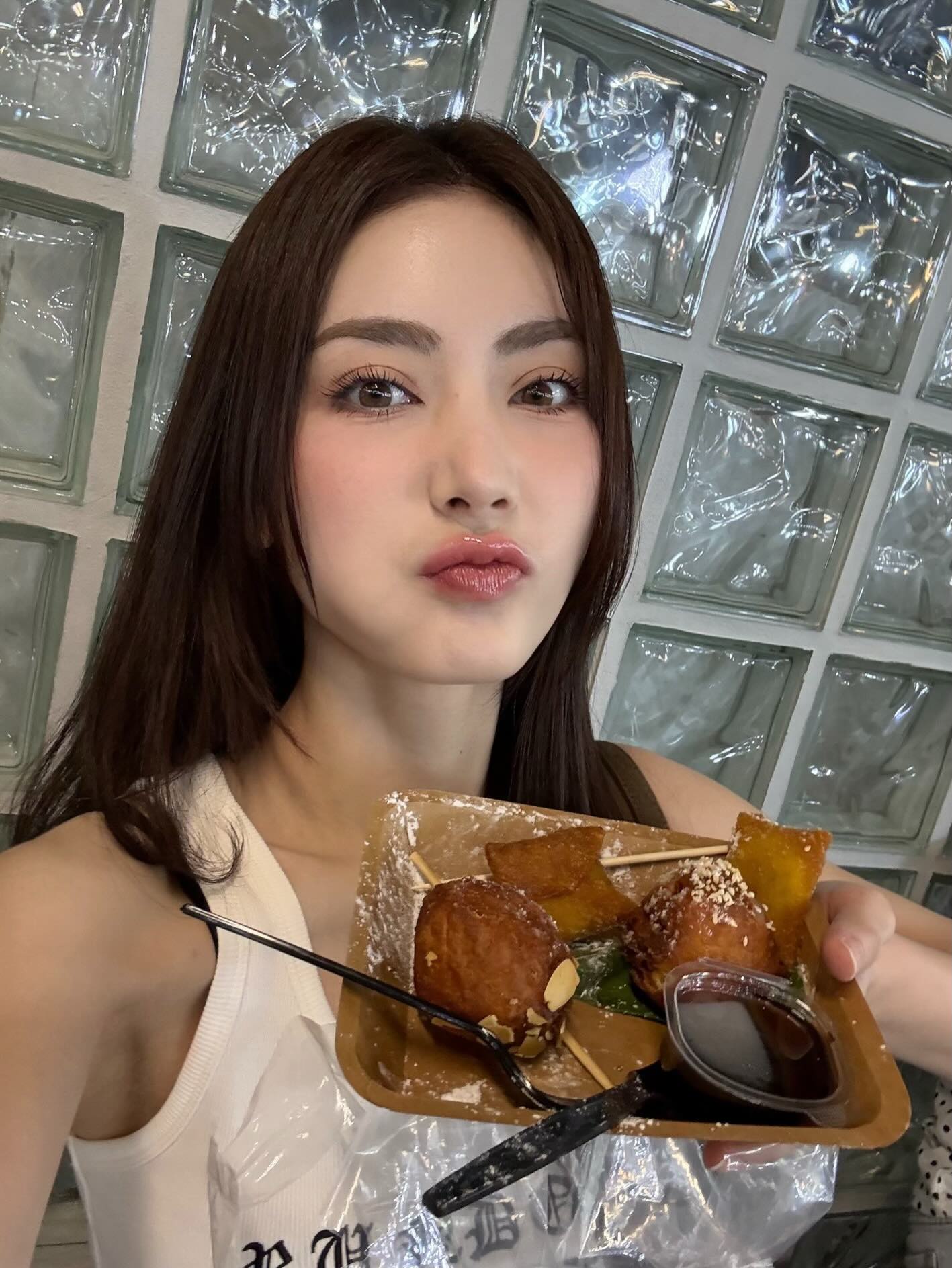 มีนา - ริณา ฉัตรอมรชัย