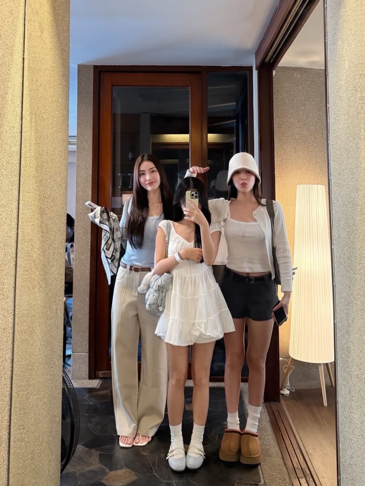 มีนา - ริณา ฉัตรอมรชัย