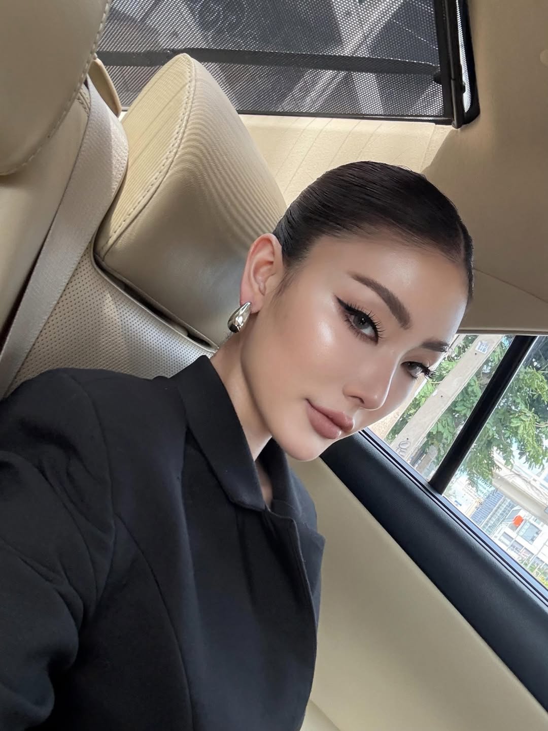 มีนา - ริณา ฉัตรอมรชัย