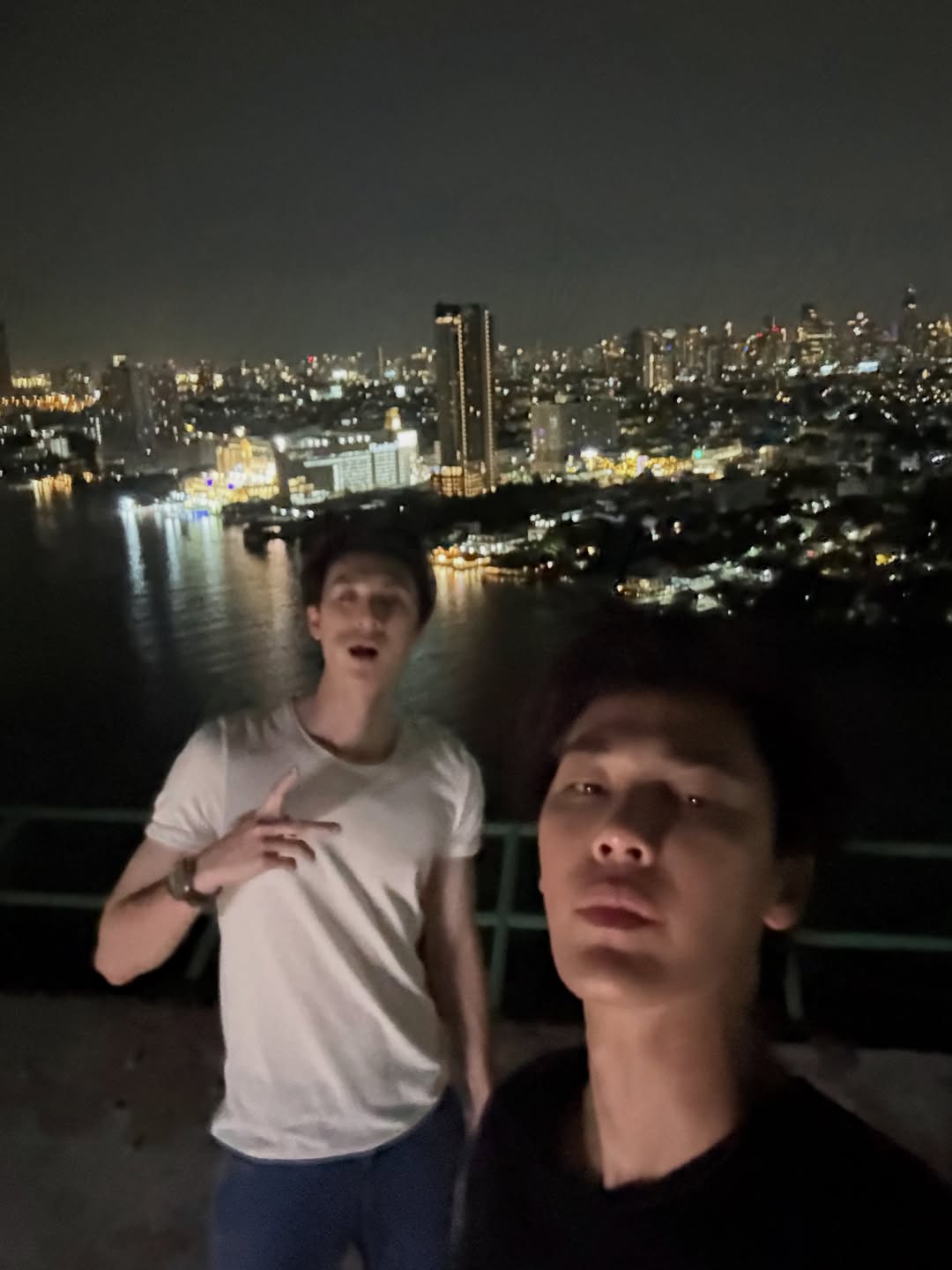 ธี - ธีรเดช วิถีพานิชย์