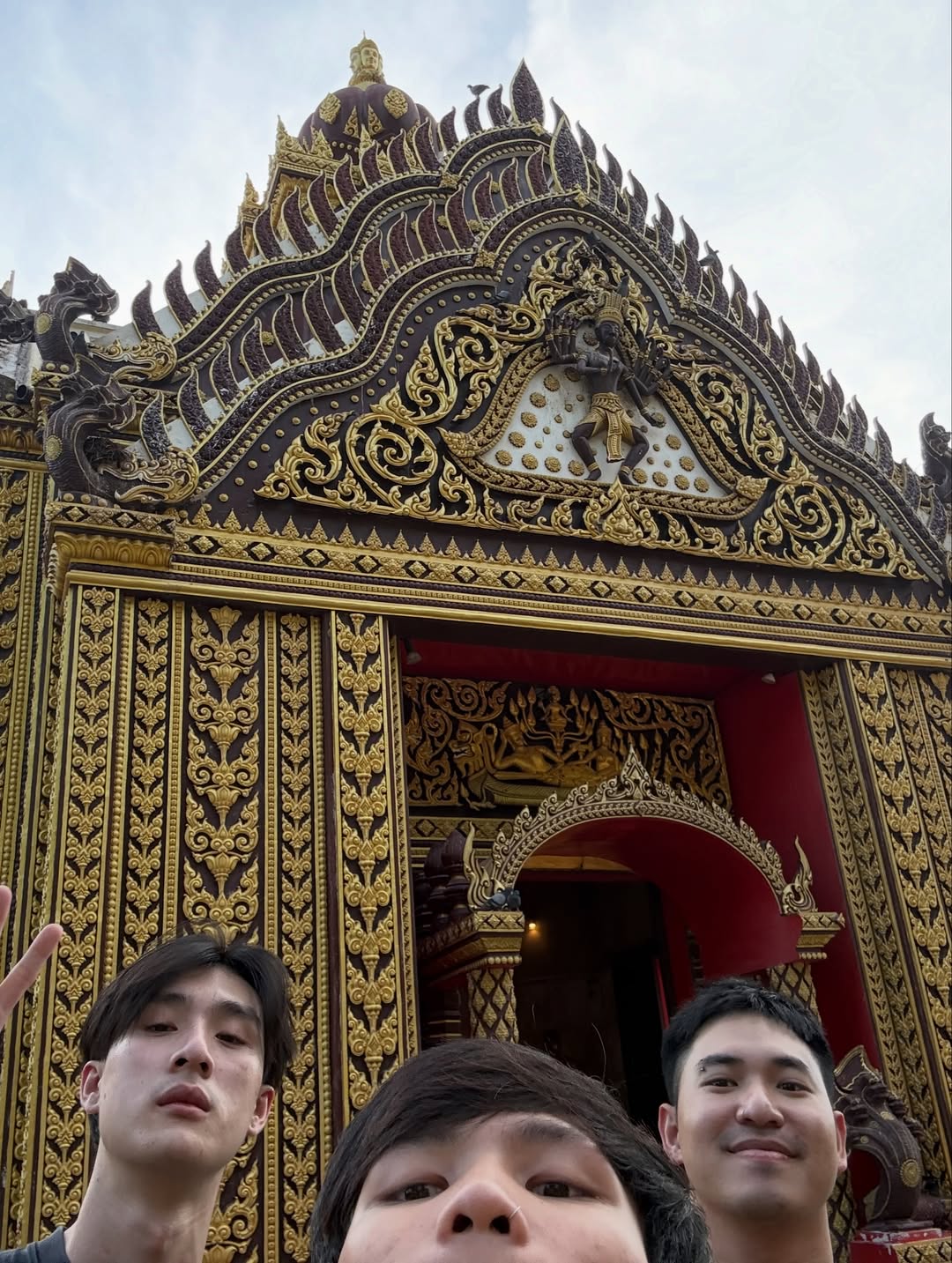 ธี - ธีรเดช วิถีพานิชย์