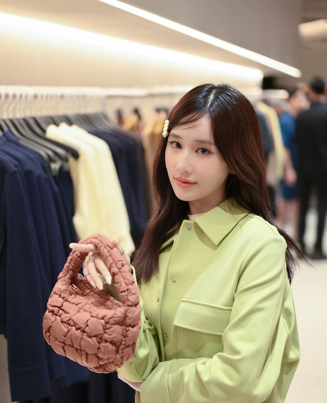 เจน - รมิดา จีรนรภัทร