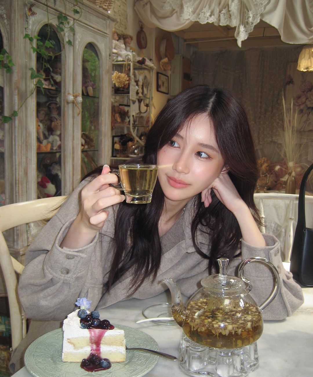 เจน - รมิดา จีรนรภัทร