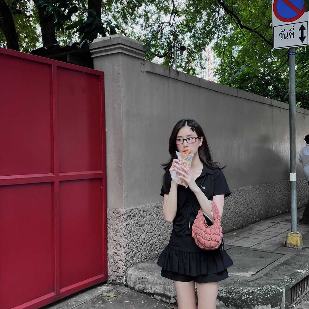 เจน - รมิดา จีรนรภัทร