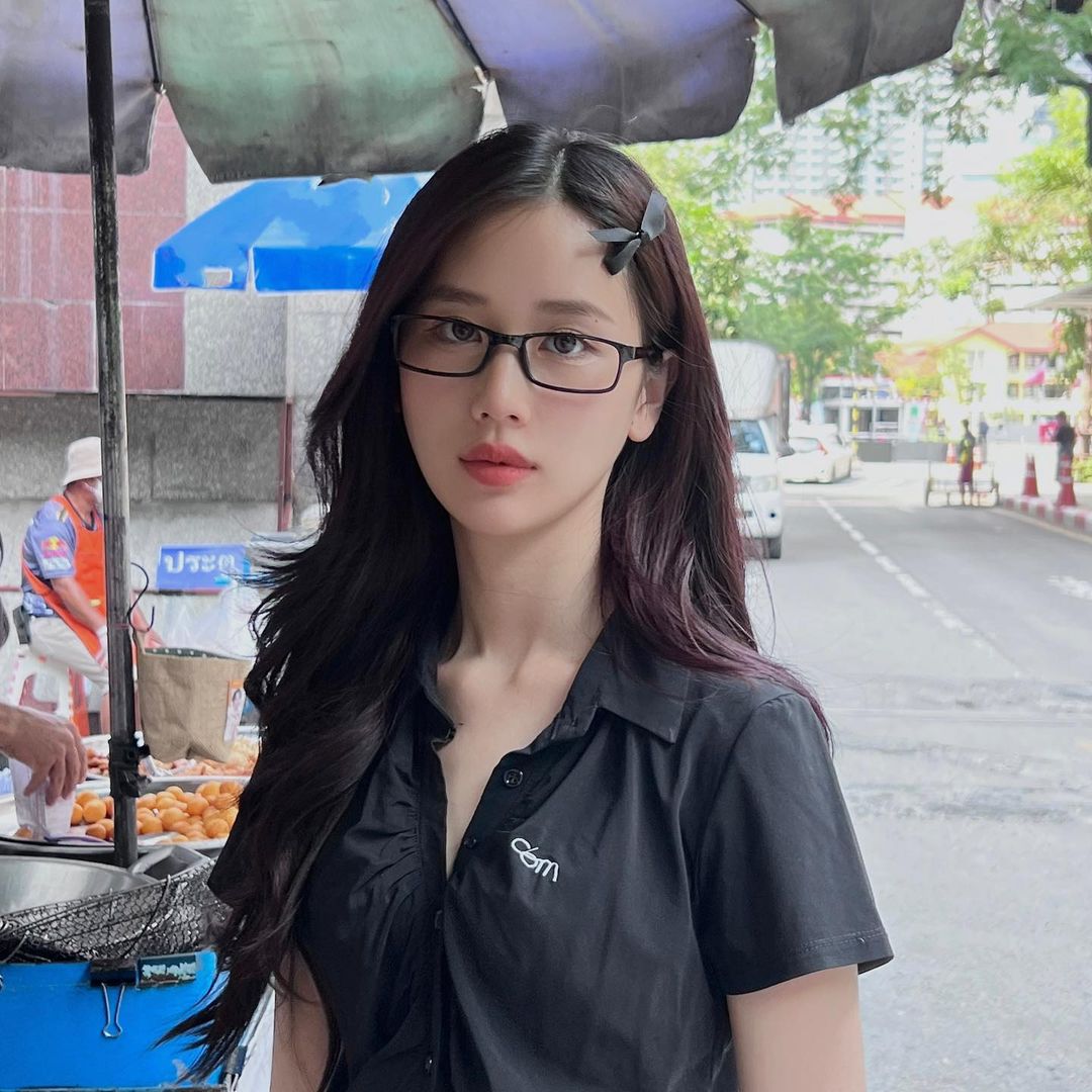เจน - รมิดา จีรนรภัทร