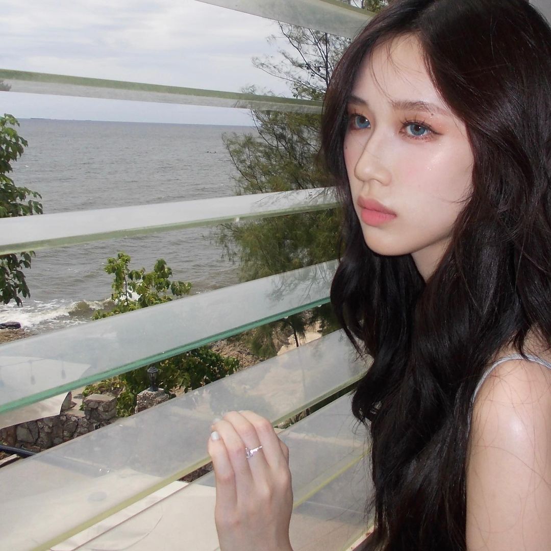 เจน - รมิดา จีรนรภัทร