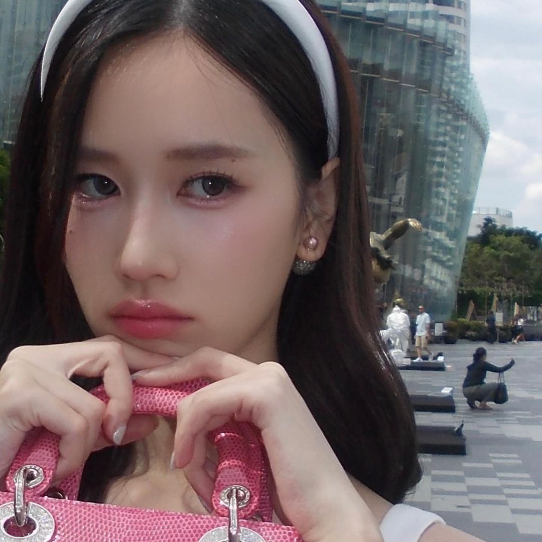 เจน - รมิดา จีรนรภัทร