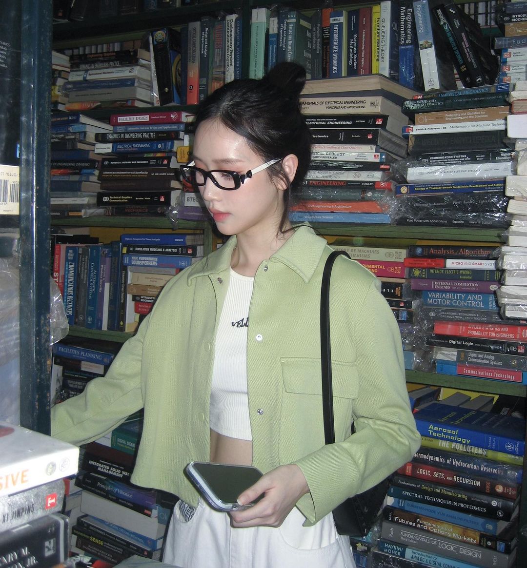 เจน - รมิดา จีรนรภัทร