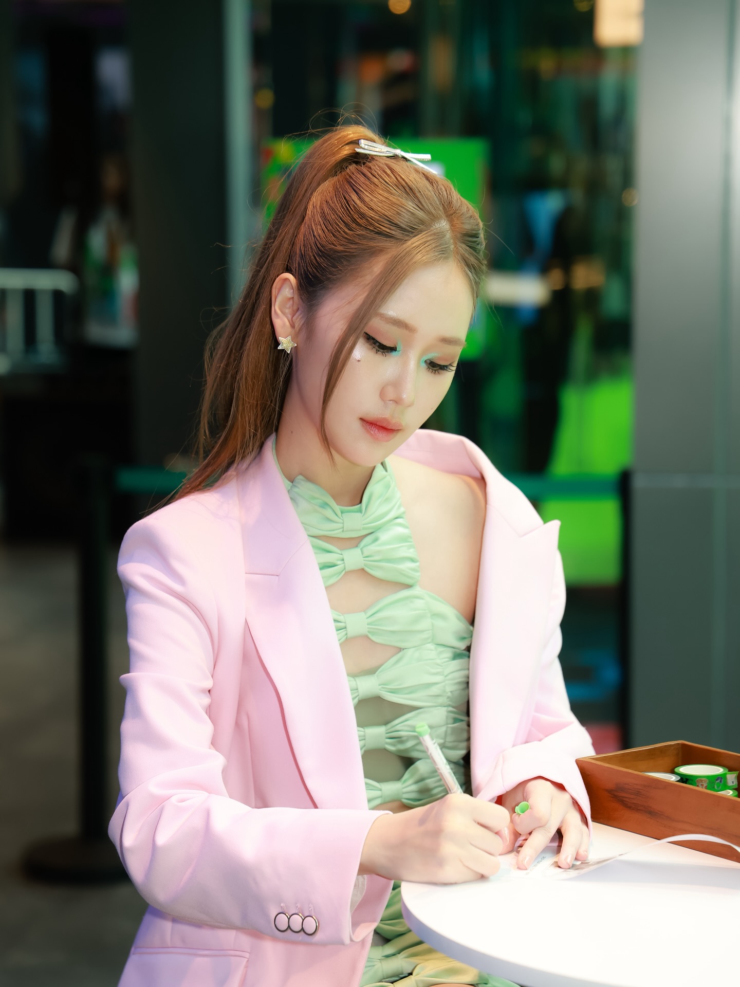 เจน - รมิดา จีรนรภัทร