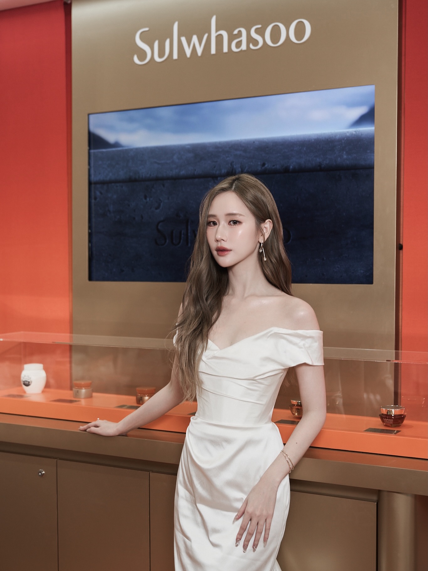 เจน - รมิดา จีรนรภัทร