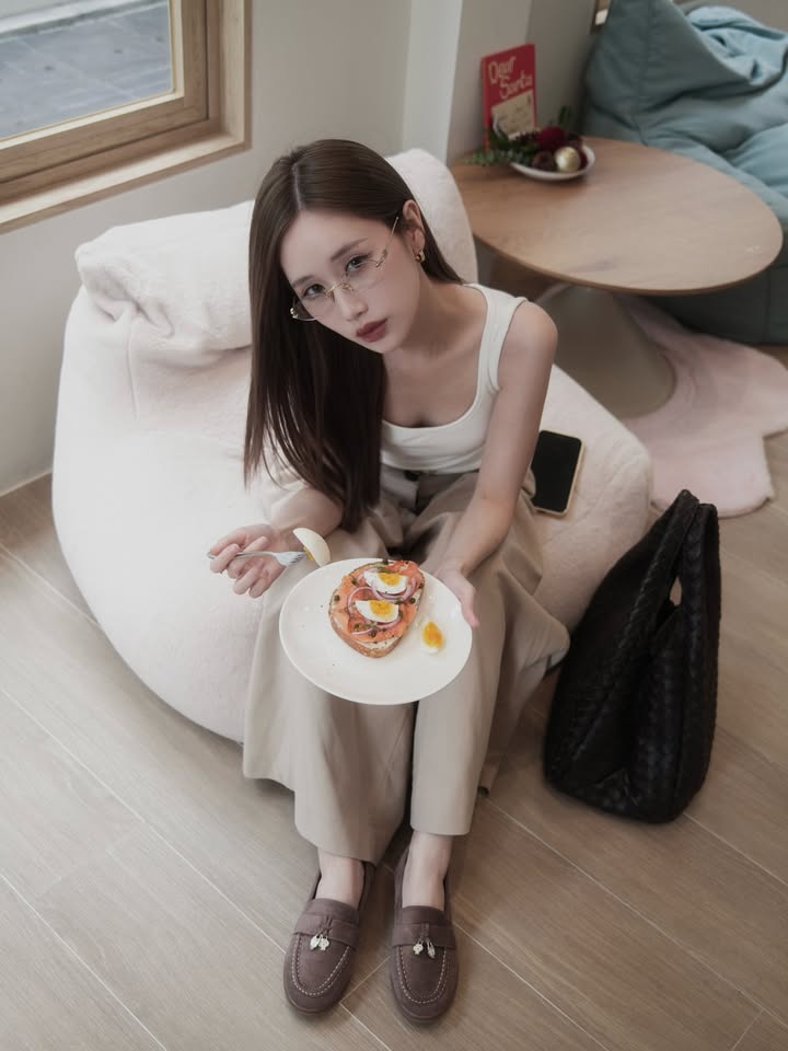 เจน - รมิดา จีรนรภัทร