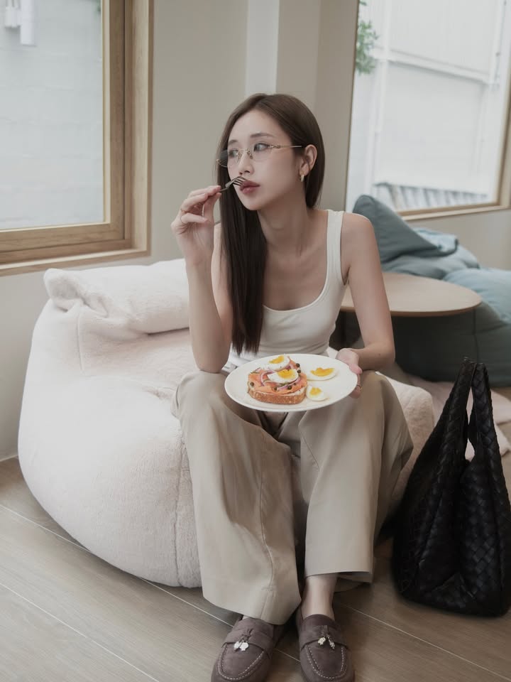 เจน - รมิดา จีรนรภัทร