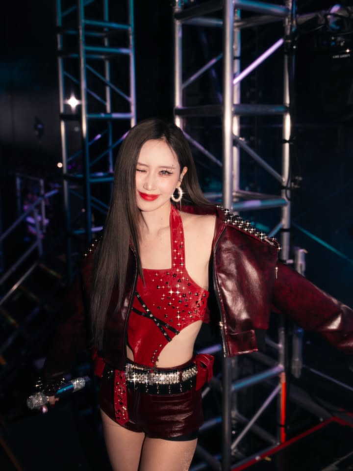 เจน - รมิดา จีรนรภัทร