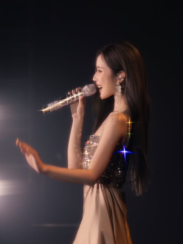 เจน - รมิดา จีรนรภัทร