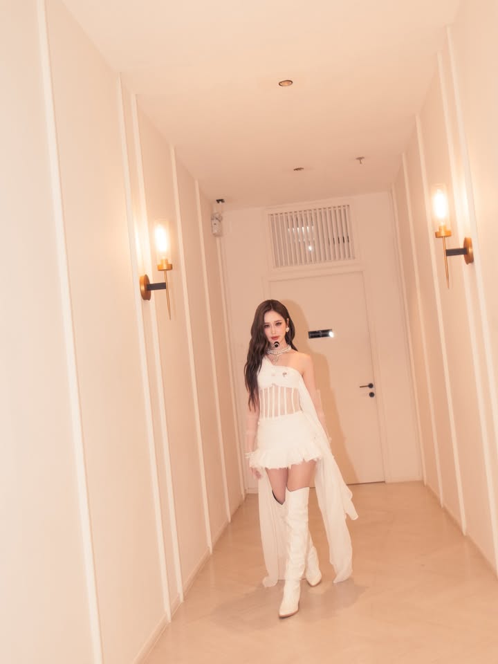 เจน - รมิดา จีรนรภัทร