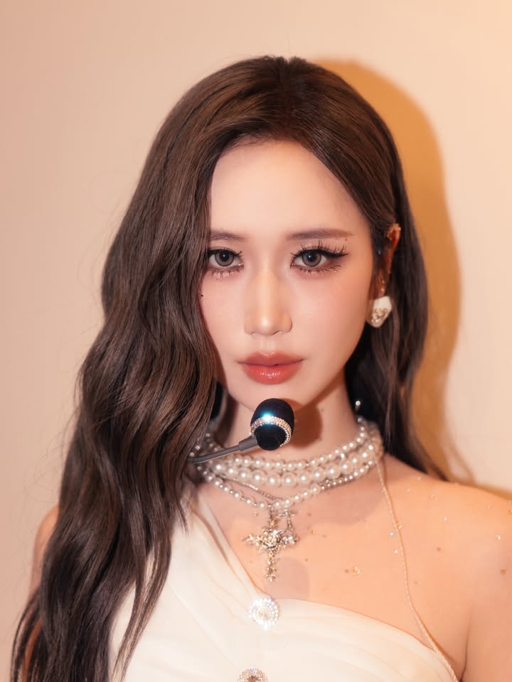 เจน - รมิดา จีรนรภัทร