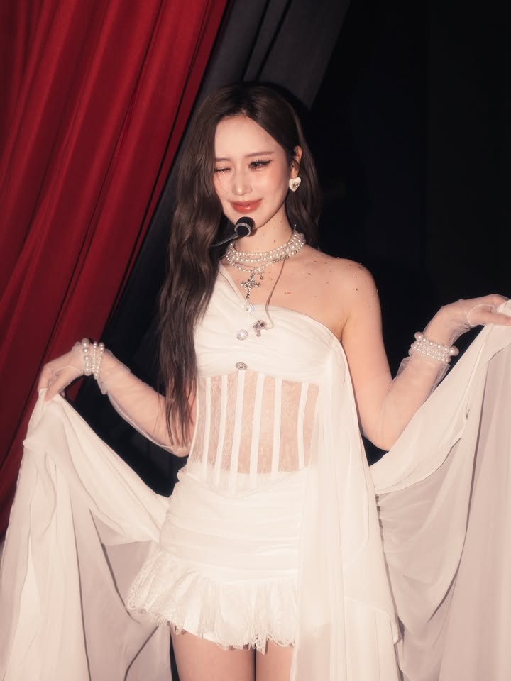 เจน - รมิดา จีรนรภัทร