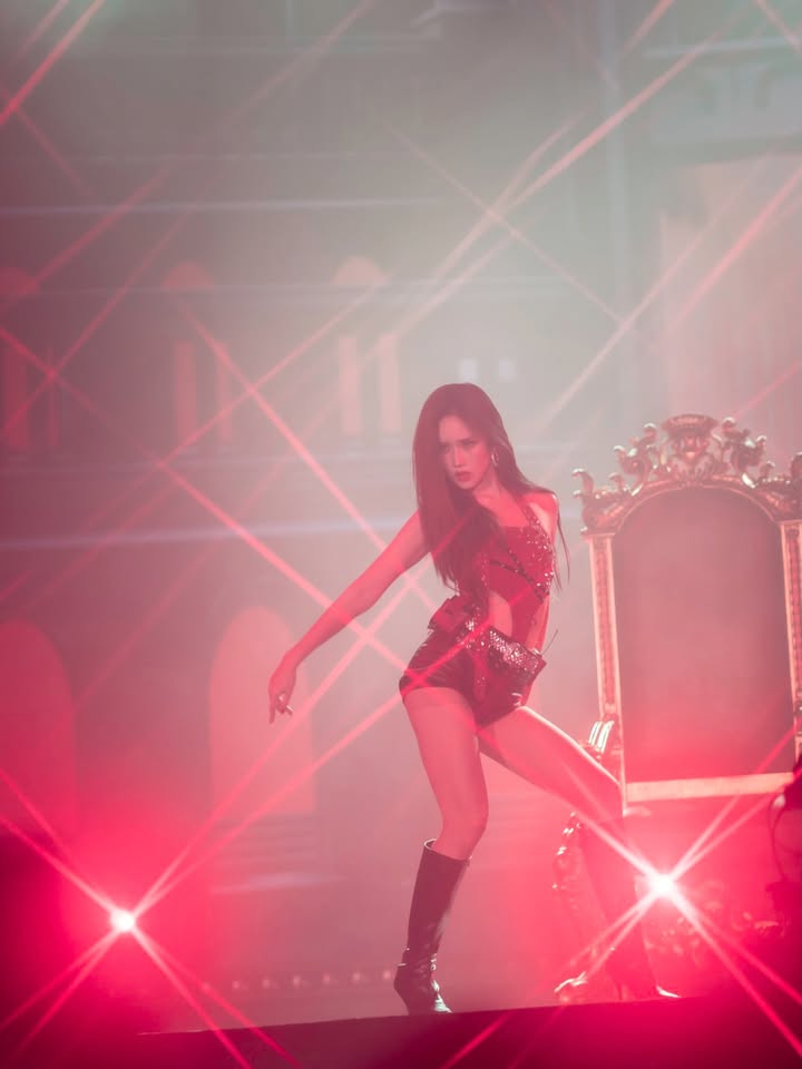 เจน - รมิดา จีรนรภัทร