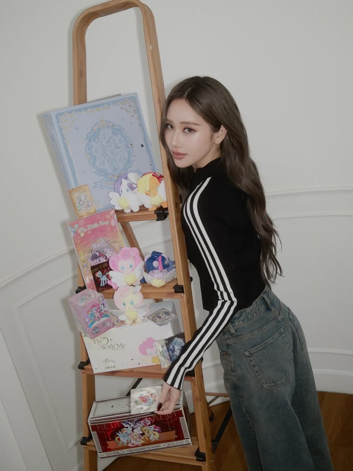 เจน - รมิดา จีรนรภัทร