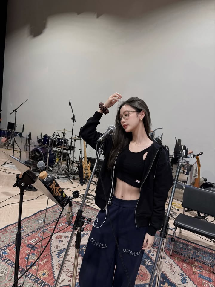 เจน - รมิดา จีรนรภัทร