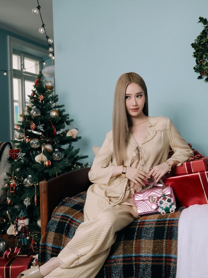 เจน - รมิดา จีรนรภัทร