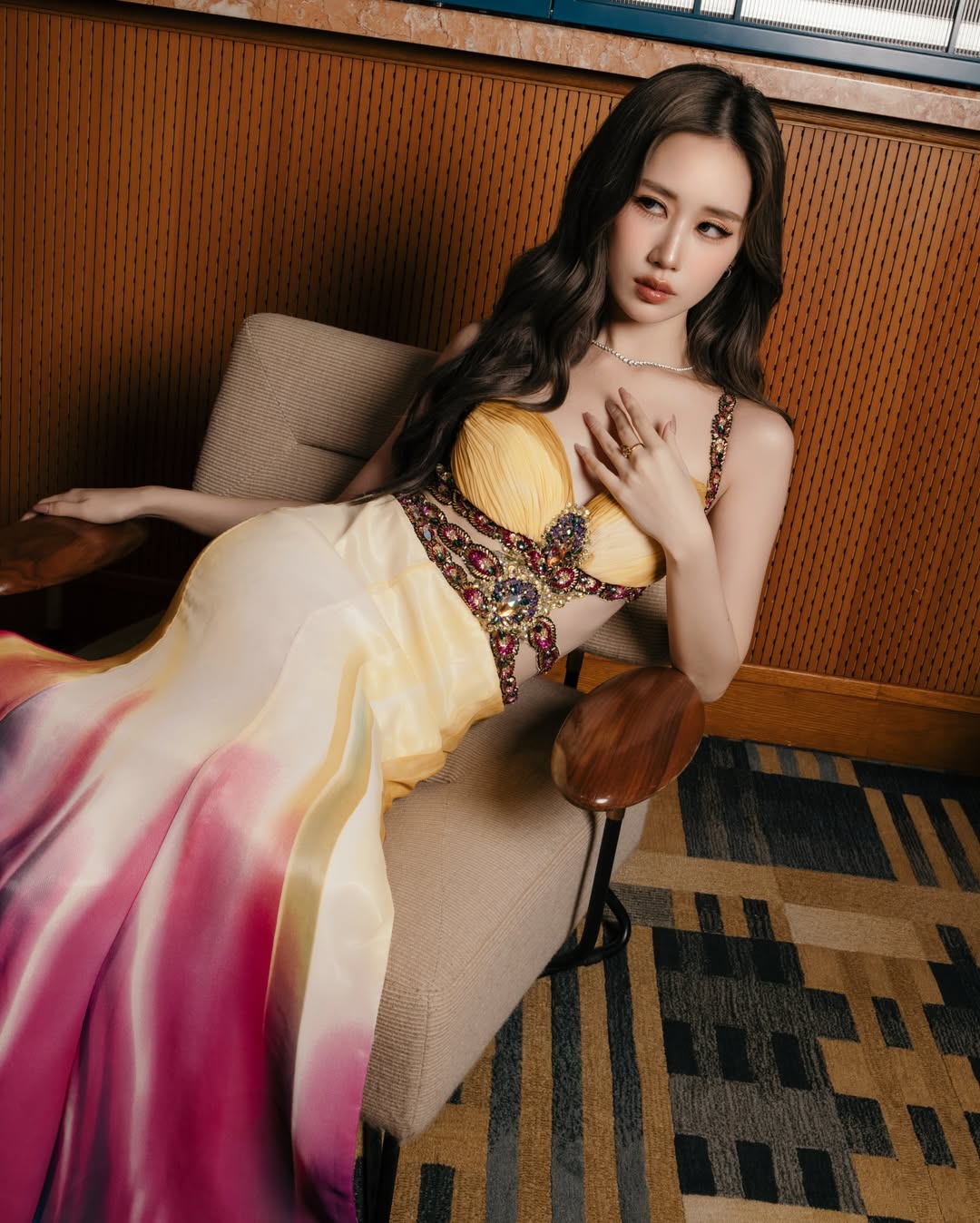 เจน - รมิดา จีรนรภัทร