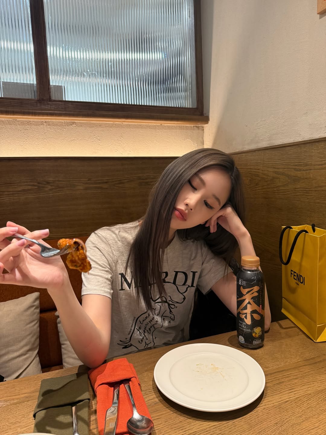 เจน - รมิดา จีรนรภัทร