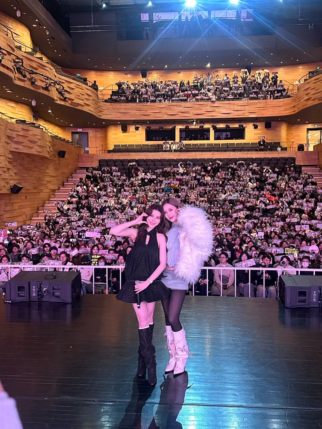 เจน - รมิดา จีรนรภัทร