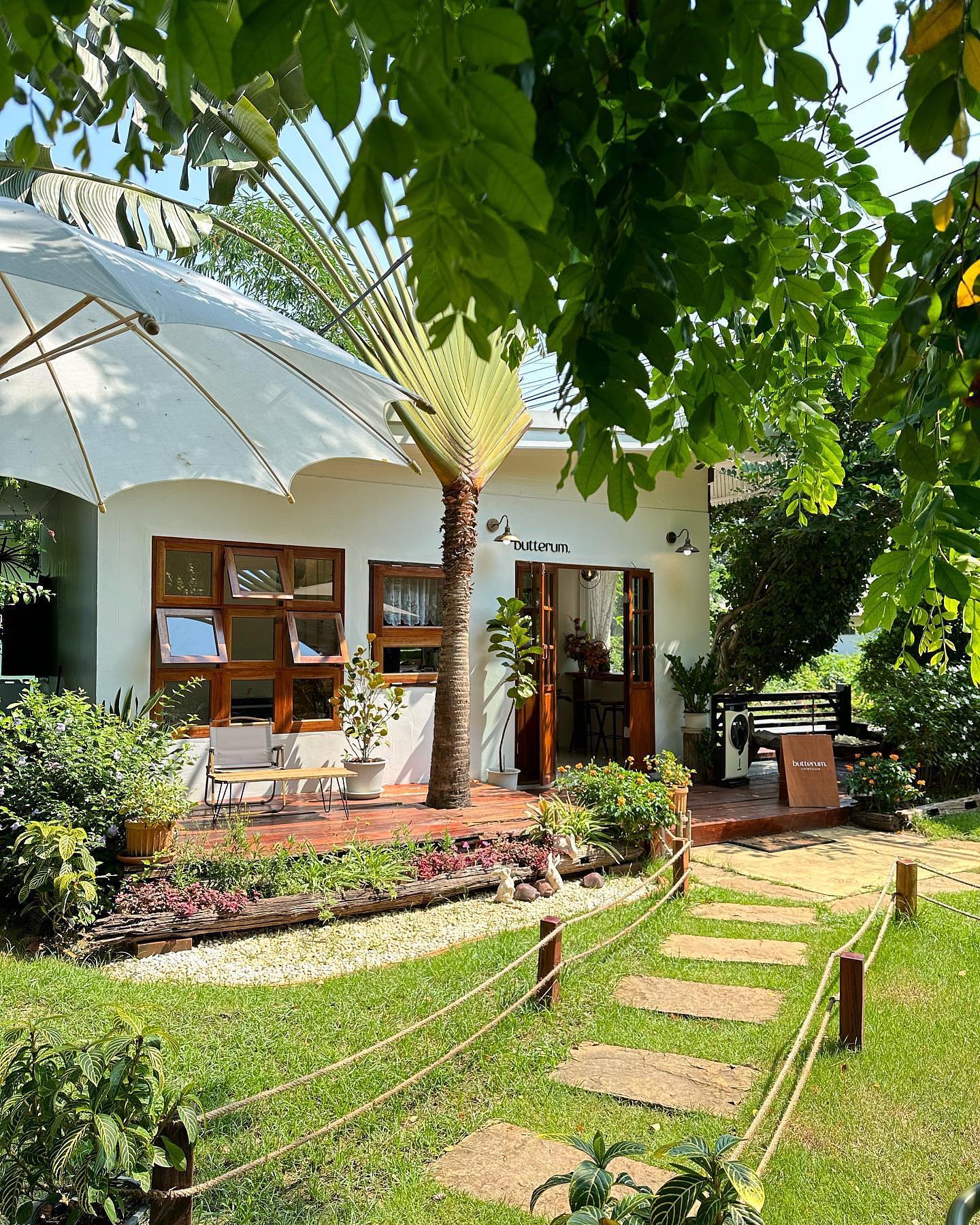 เนย - ปภาดา กลิ่นสุมาลย์