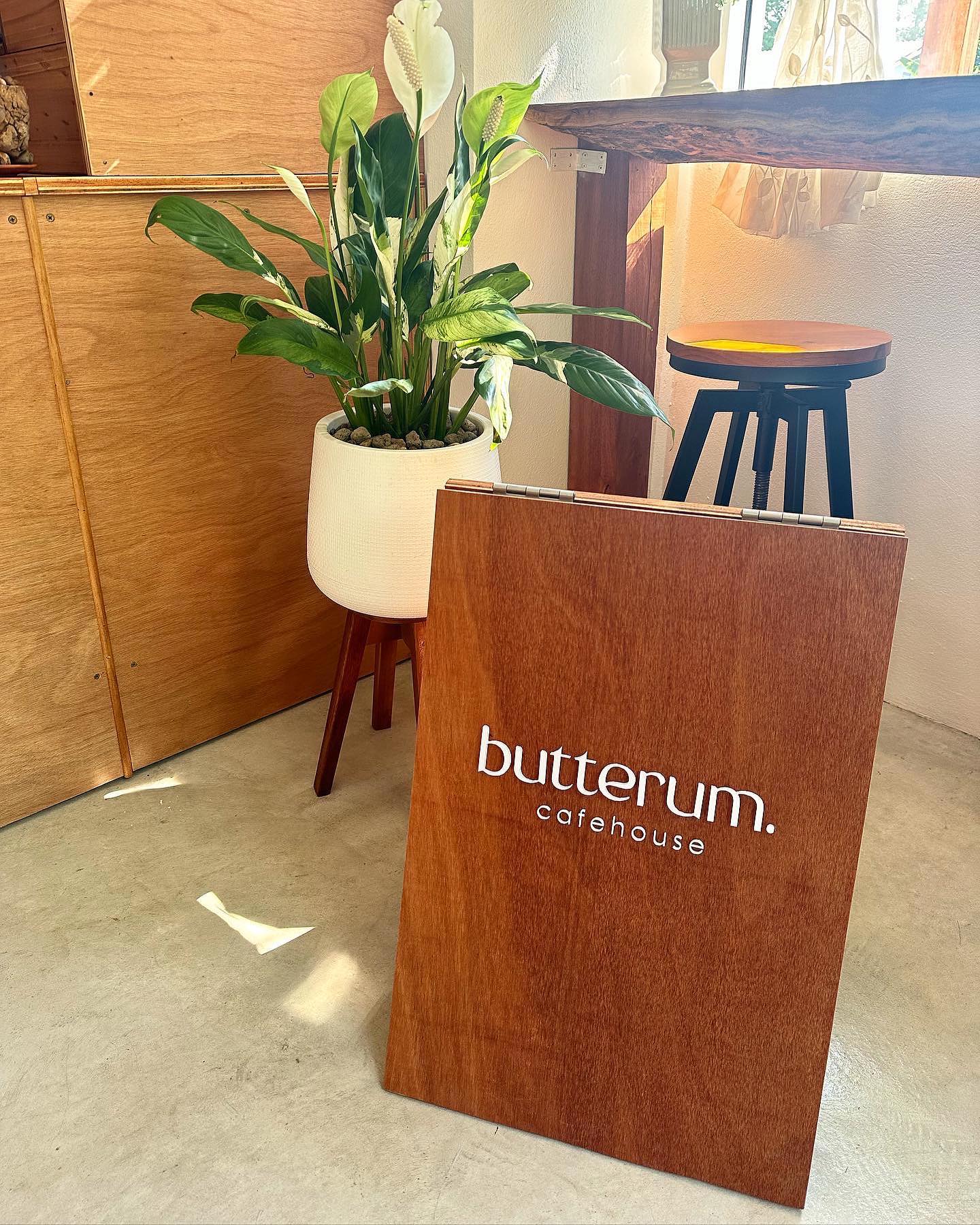 เนย - ปภาดา กลิ่นสุมาลย์