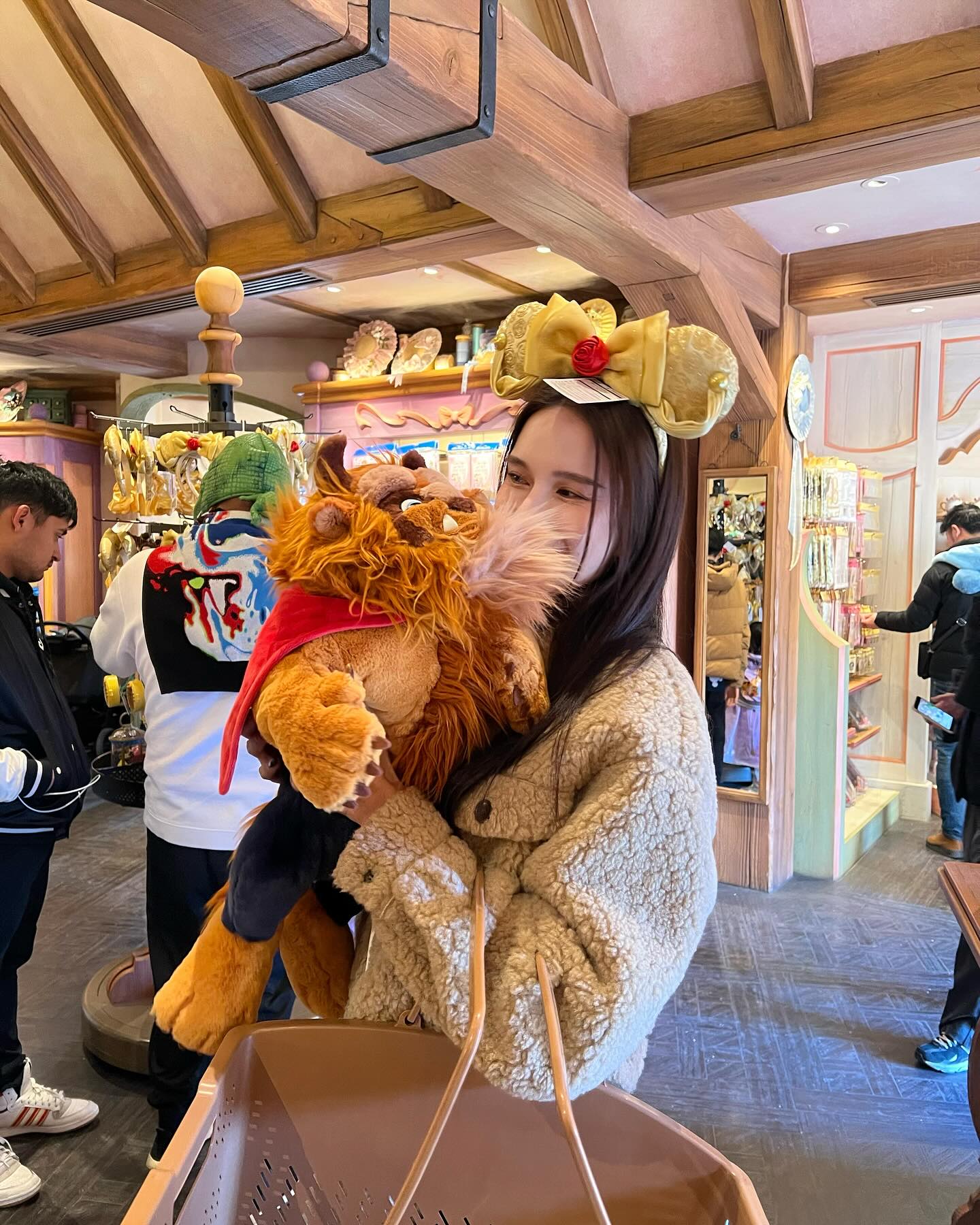 เนย - ปภาดา กลิ่นสุมาลย์