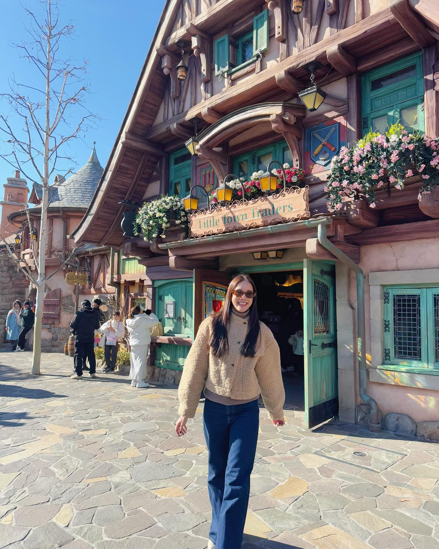 เนย - ปภาดา กลิ่นสุมาลย์