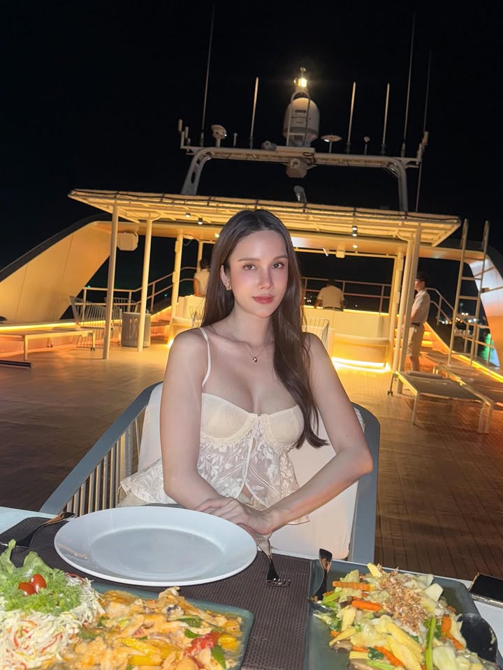 เนย - ปภาดา กลิ่นสุมาลย์