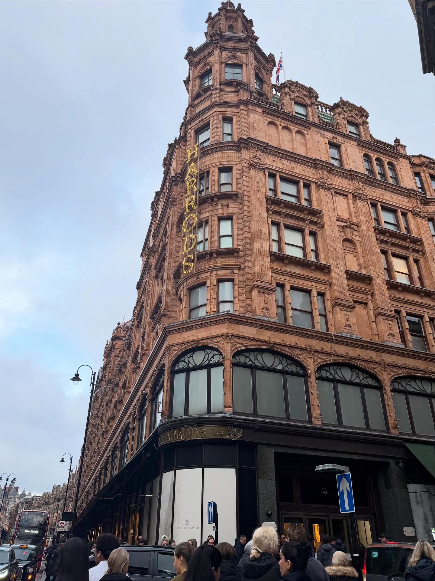 เนย - ปภาดา กลิ่นสุมาลย์