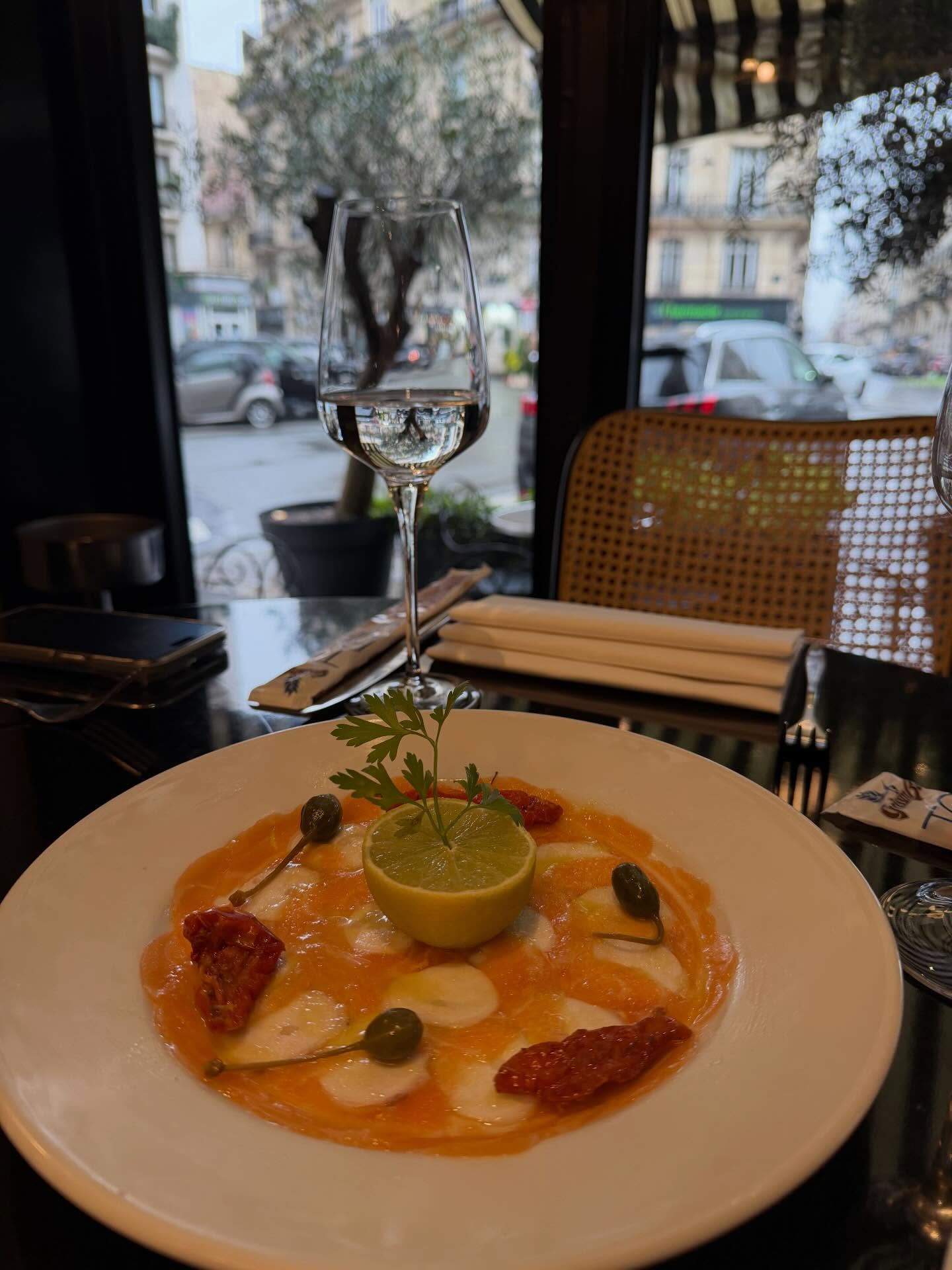 เนย - ปภาดา กลิ่นสุมาลย์