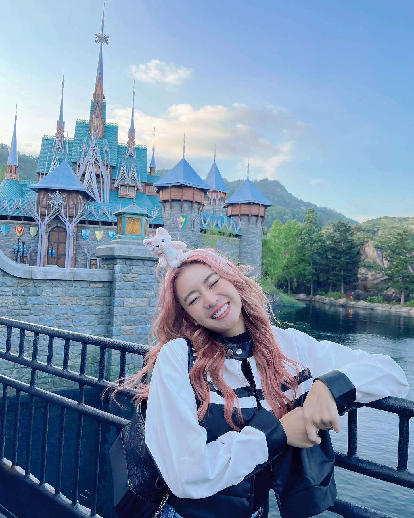 แพรวา - ณิชาภัทร ฉัตรชัยพลรัตน์