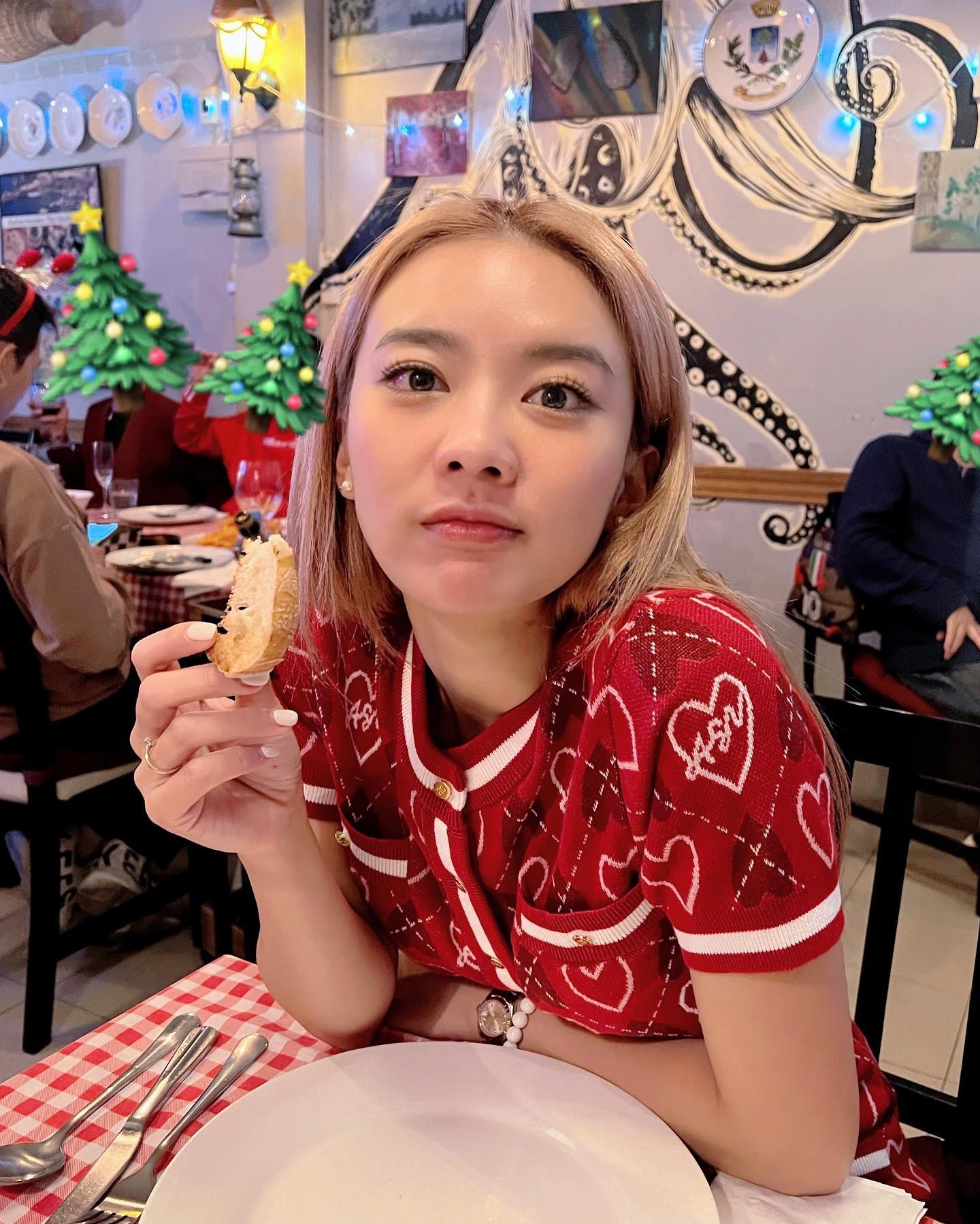 แพรวา - ณิชาภัทร ฉัตรชัยพลรัตน์