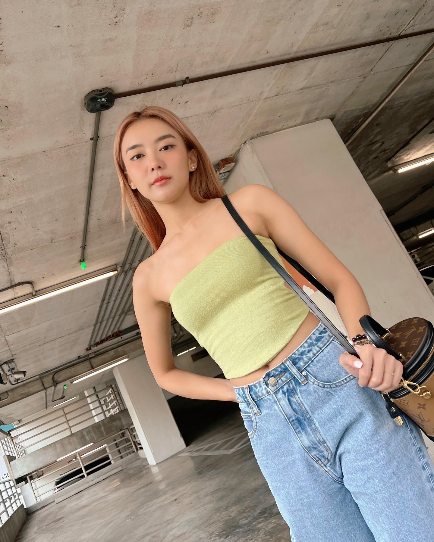 แพรวา - ณิชาภัทร ฉัตรชัยพลรัตน์