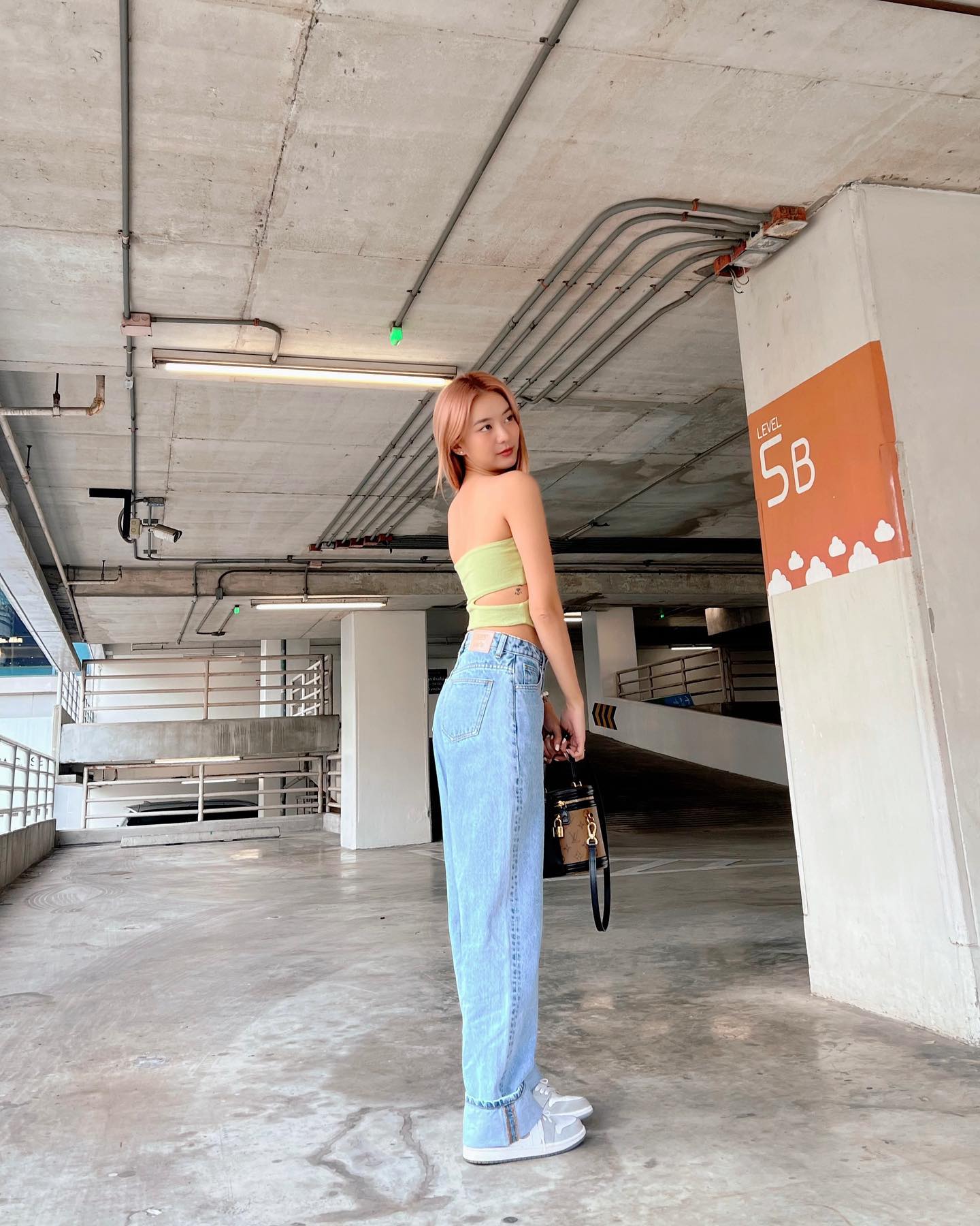 แพรวา - ณิชาภัทร ฉัตรชัยพลรัตน์