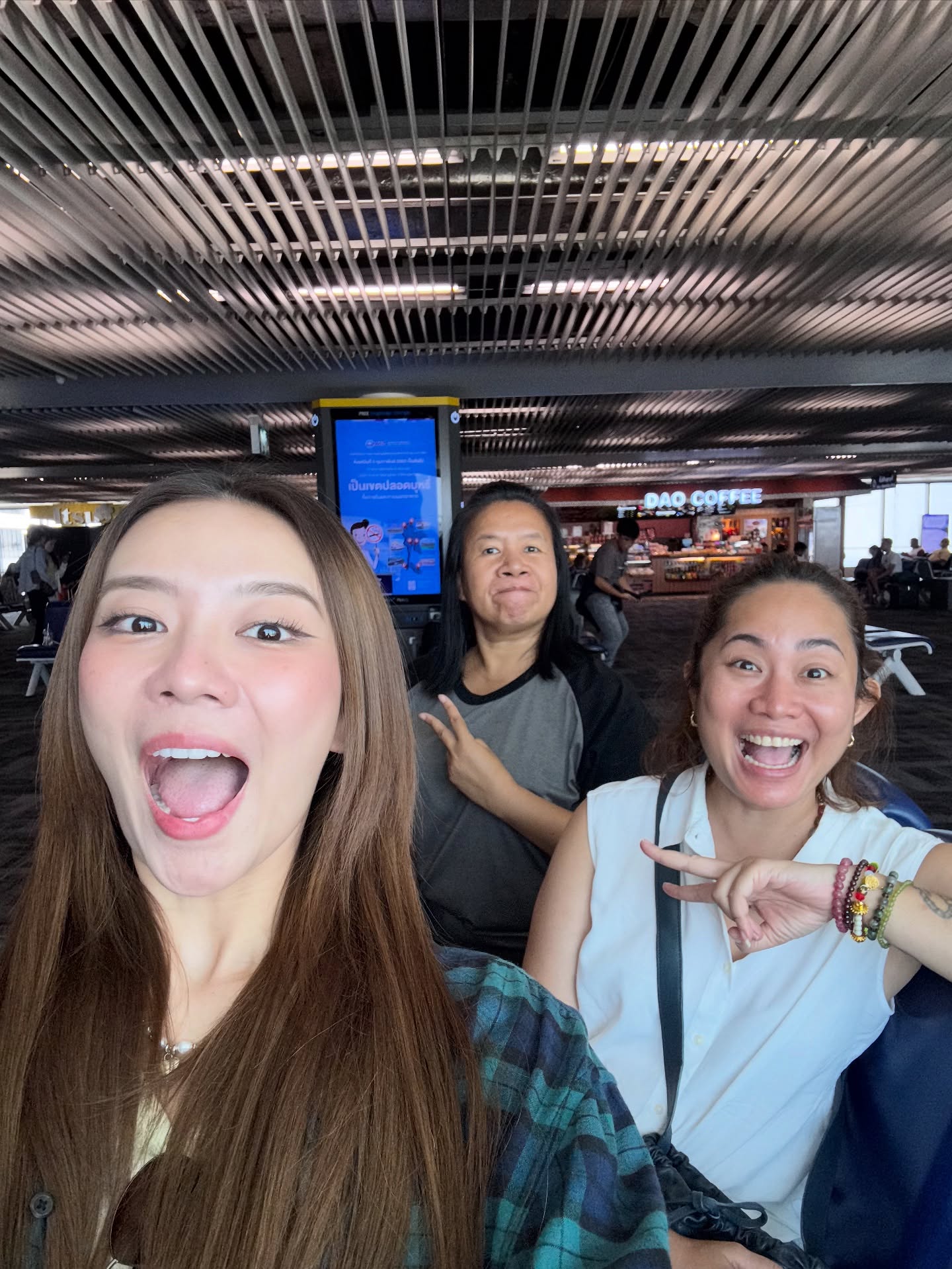 แพรวา - ณิชาภัทร ฉัตรชัยพลรัตน์