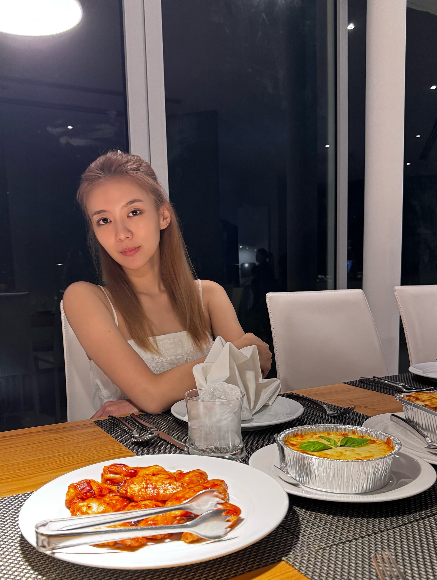 แพรวา - ณิชาภัทร ฉัตรชัยพลรัตน์