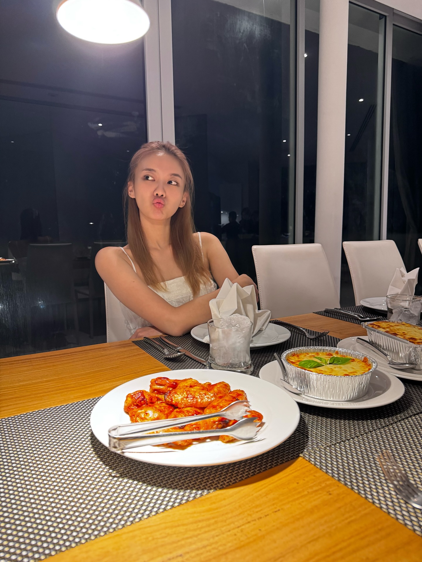 แพรวา - ณิชาภัทร ฉัตรชัยพลรัตน์